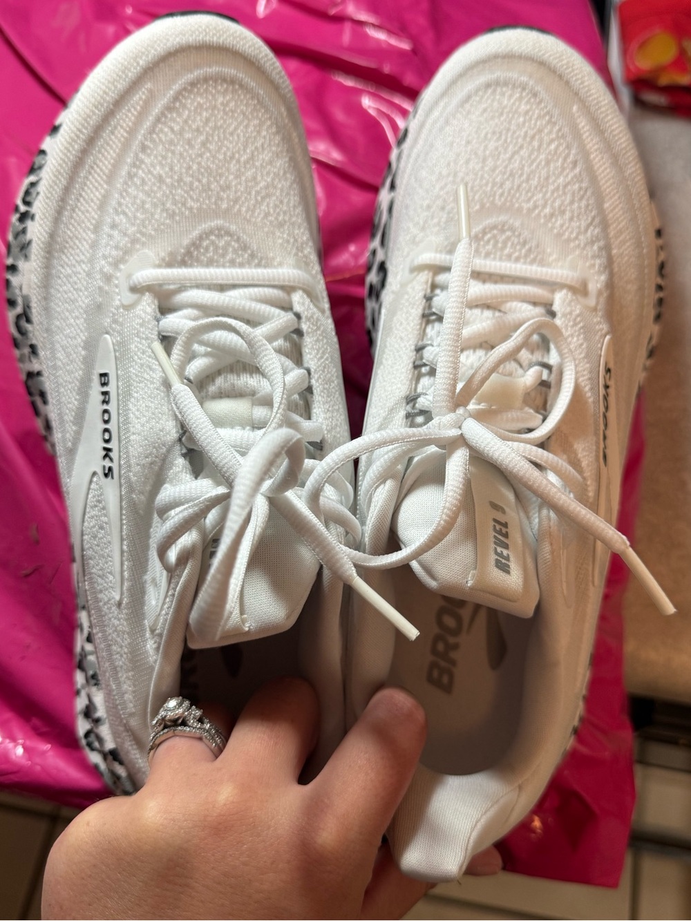 Brooks White Sneakers with Leopard-Print Midsole - Picture 2 of 3